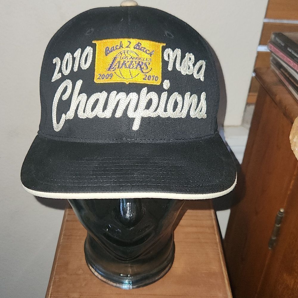 Vintage Los Angeles Lakers 2009-2010 Back to Back Hat